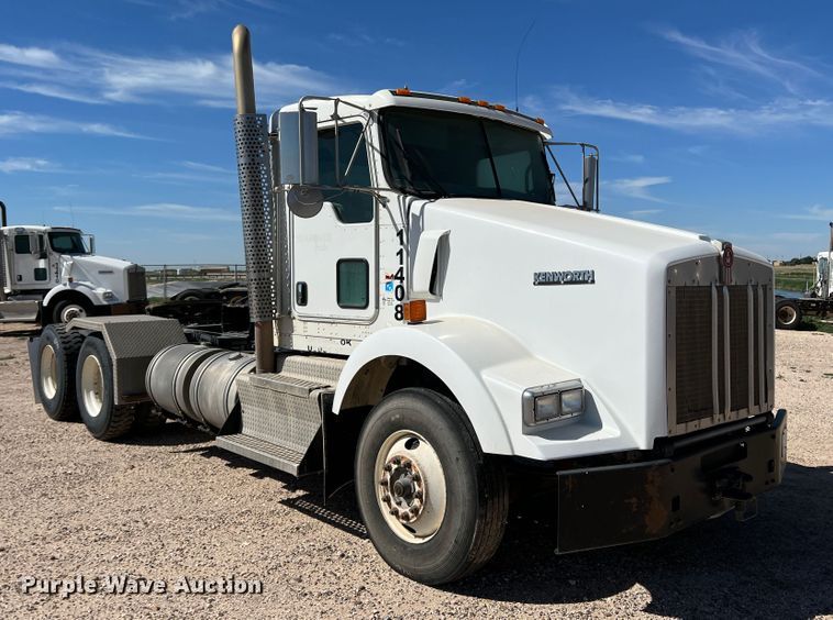 image for item DS8309 2012 Kenworth T800  semi truck