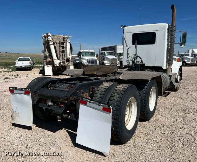 image for item DS8309 2012 Kenworth T800  semi truck