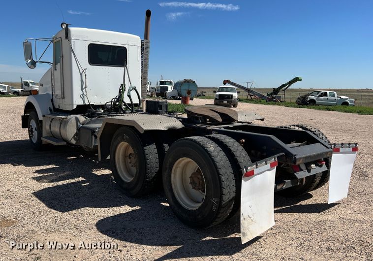 image for item DS8309 2012 Kenworth T800  semi truck
