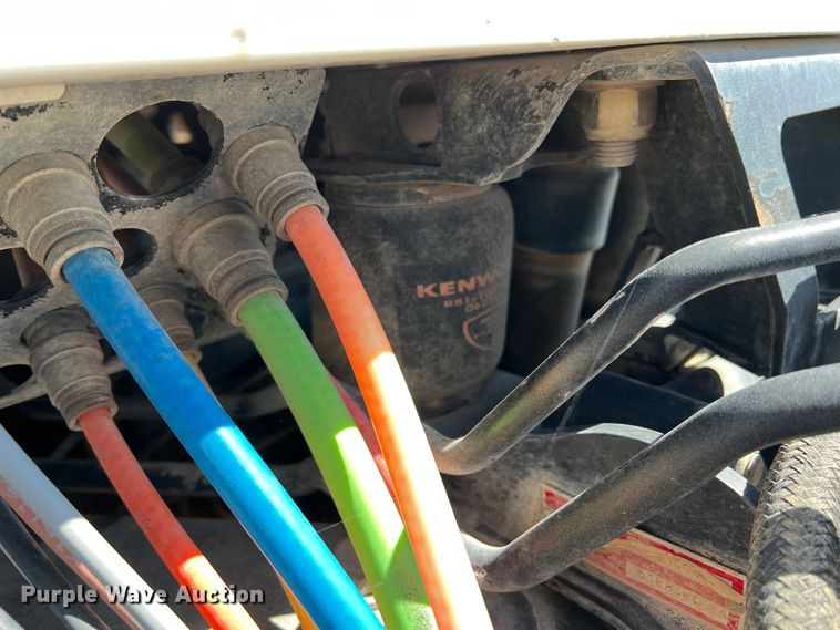 image for item DS8309 2012 Kenworth T800  semi truck