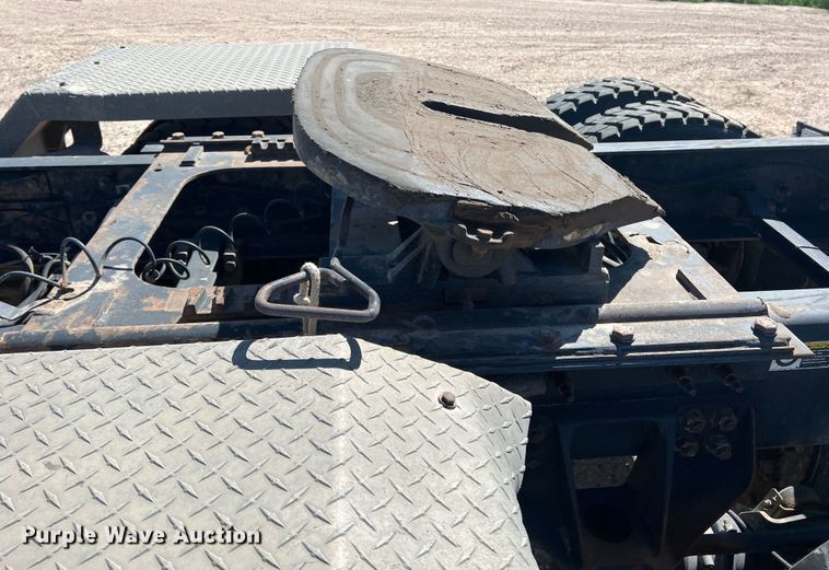 image for item DS8309 2012 Kenworth T800  semi truck