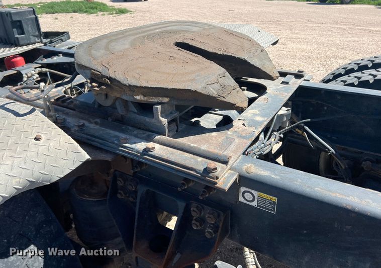 image for item DS8309 2012 Kenworth T800  semi truck