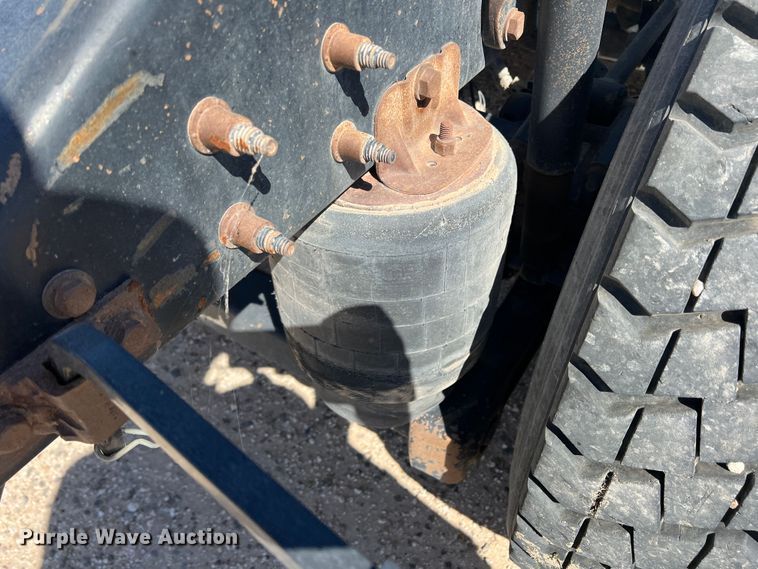 image for item DS8309 2012 Kenworth T800  semi truck