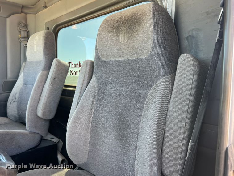 image for item DS8309 2012 Kenworth T800  semi truck