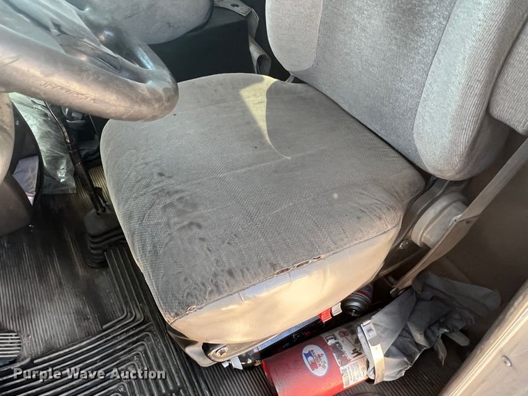 image for item DS8309 2012 Kenworth T800  semi truck