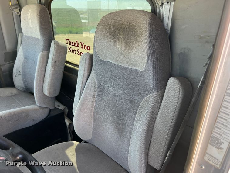 image for item DS8309 2012 Kenworth T800  semi truck