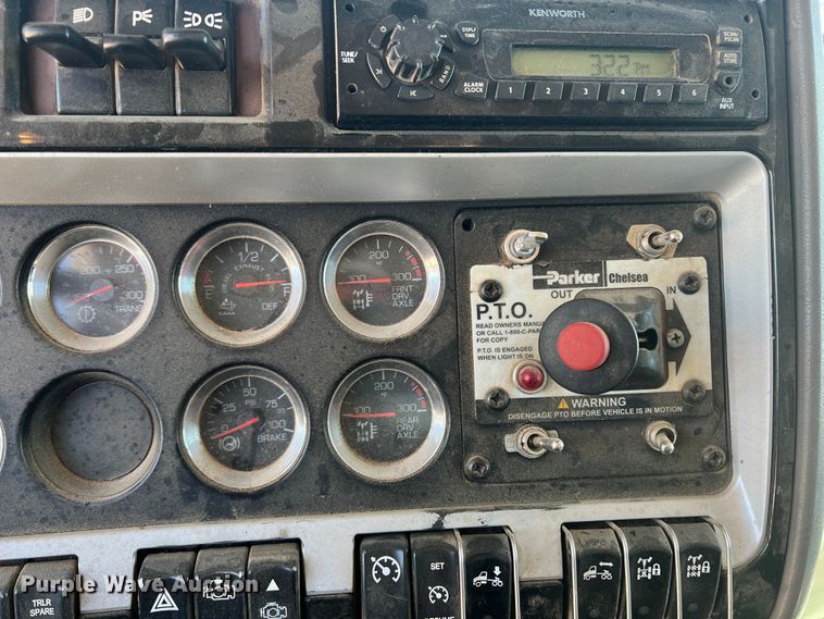 image for item DS8309 2012 Kenworth T800  semi truck