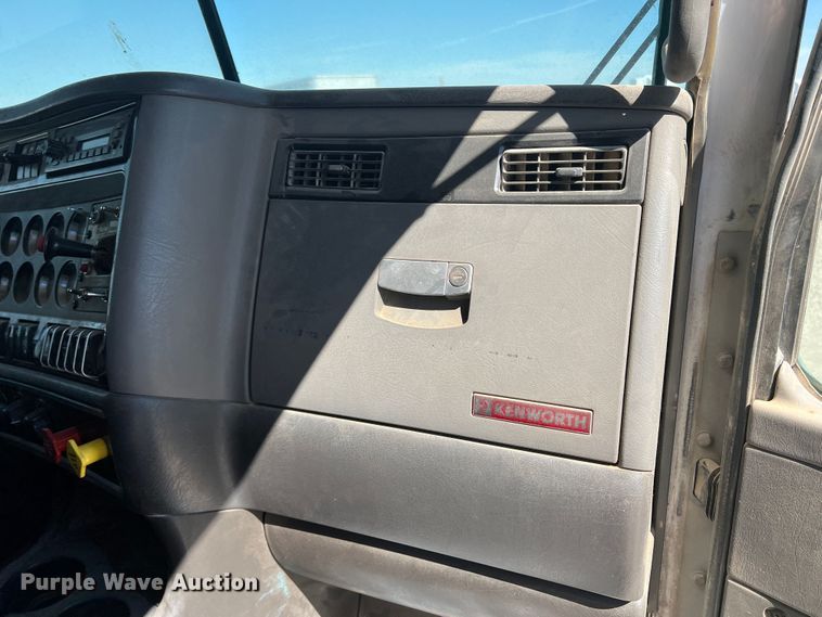 image for item DS8309 2012 Kenworth T800  semi truck