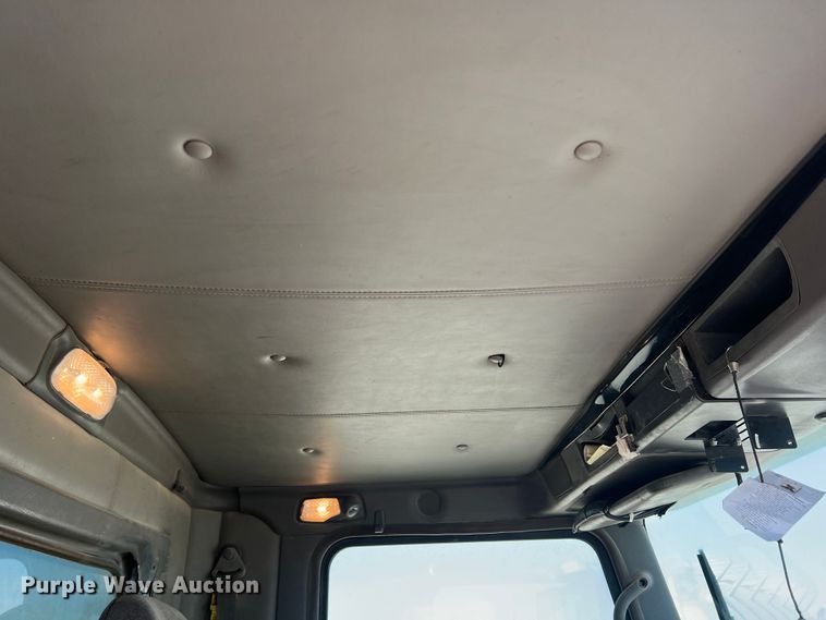 image for item DS8309 2012 Kenworth T800  semi truck