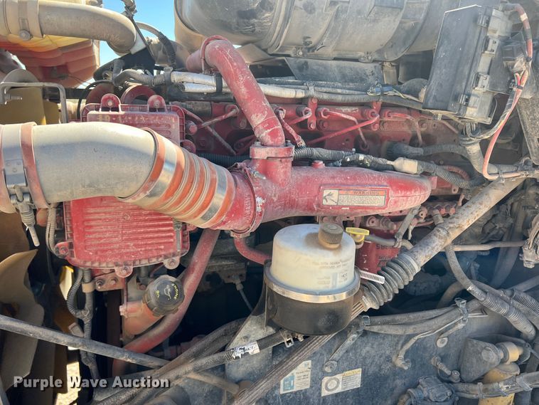 image for item DS8309 2012 Kenworth T800  semi truck