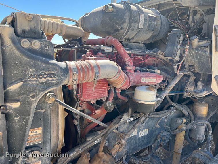 image for item DS8309 2012 Kenworth T800  semi truck