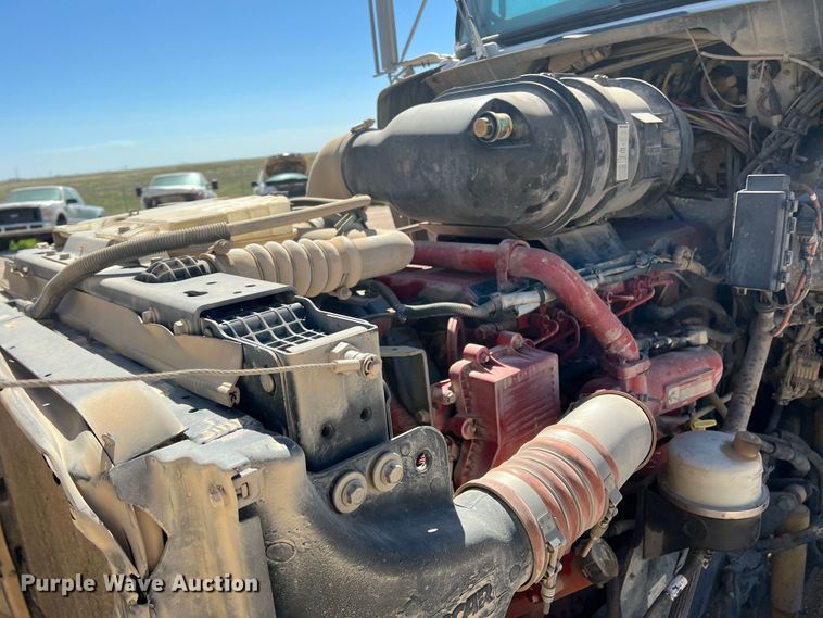 image for item DS8309 2012 Kenworth T800  semi truck