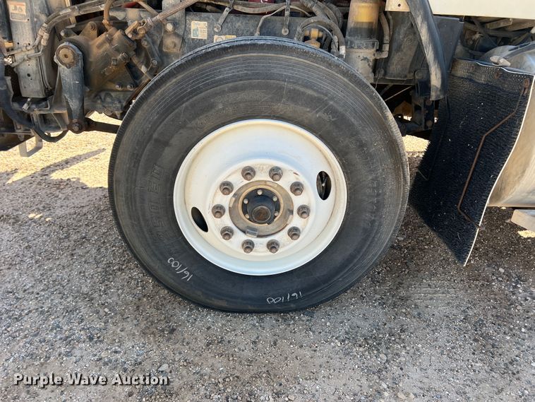 image for item DS8309 2012 Kenworth T800  semi truck