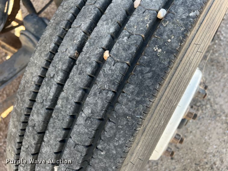 image for item DS8309 2012 Kenworth T800  semi truck