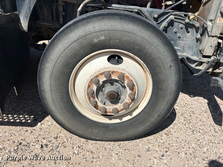 image for item DS8309 2012 Kenworth T800  semi truck