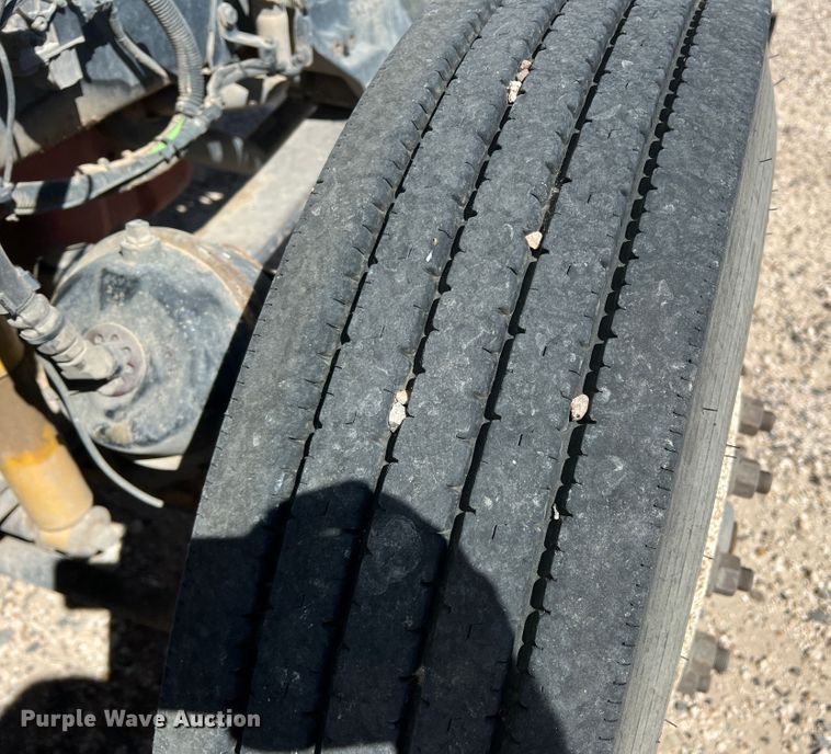 image for item DS8309 2012 Kenworth T800  semi truck