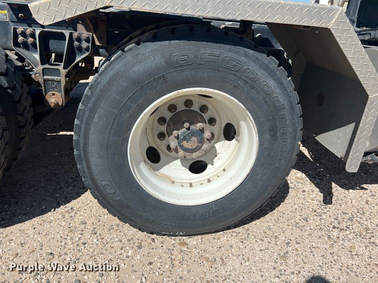 image for item DS8309 2012 Kenworth T800  semi truck