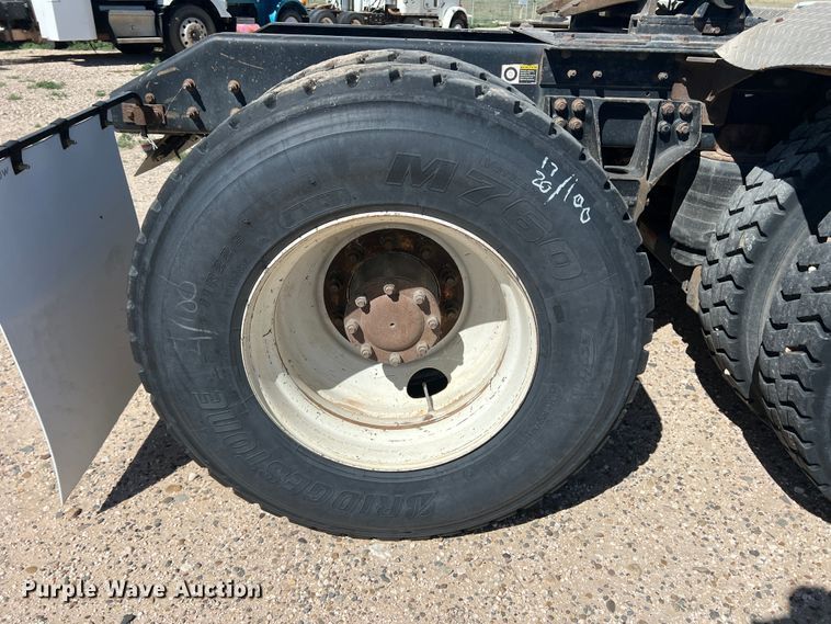 image for item DS8309 2012 Kenworth T800  semi truck