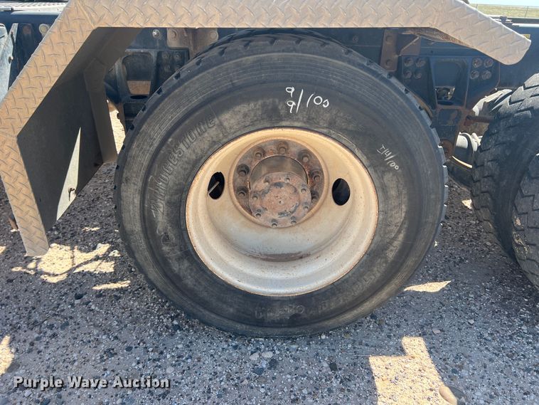 image for item DS8309 2012 Kenworth T800  semi truck