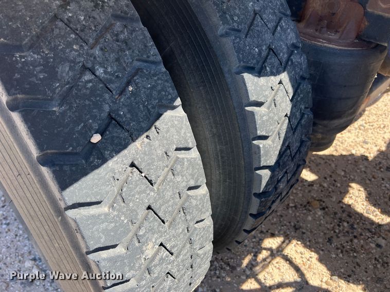 image for item DS8309 2012 Kenworth T800  semi truck