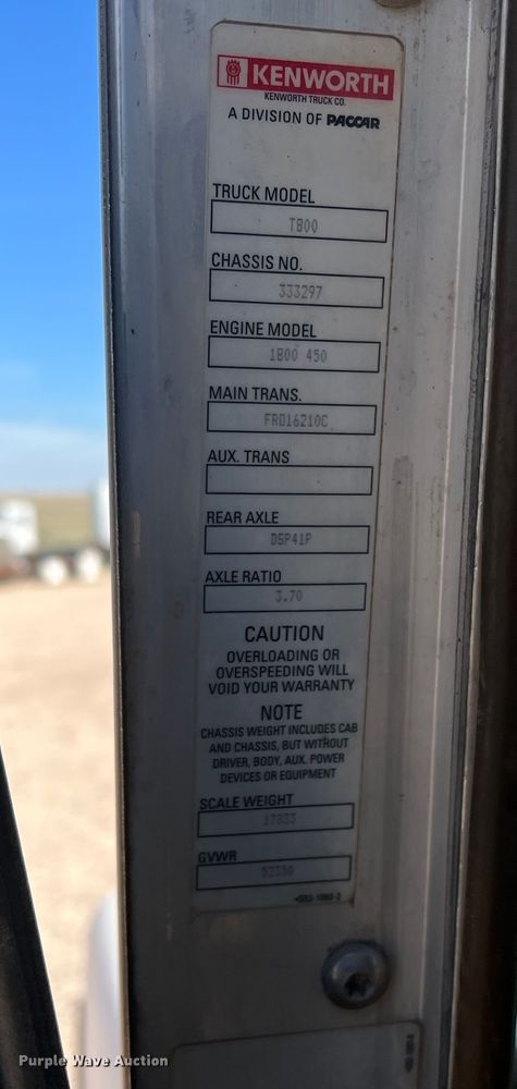 image for item DS8309 2012 Kenworth T800  semi truck