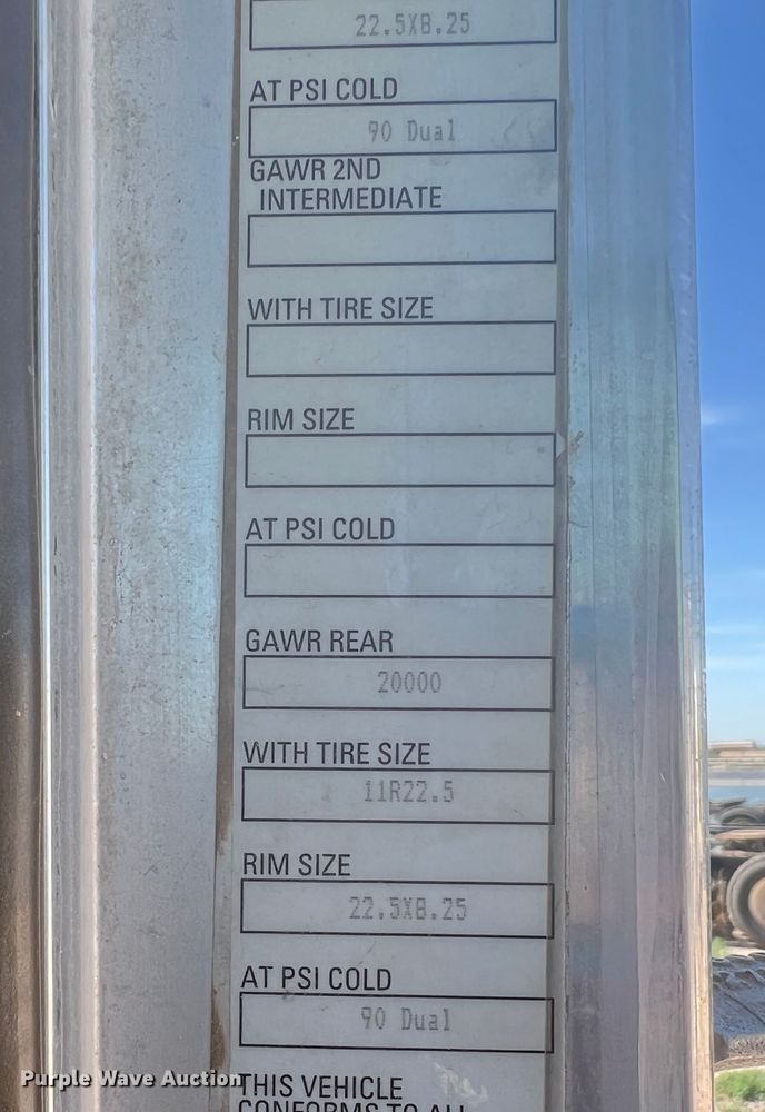 image for item DS8309 2012 Kenworth T800  semi truck