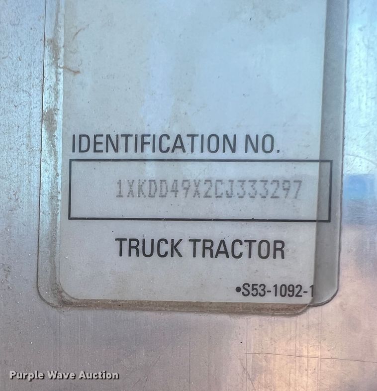 image for item DS8309 2012 Kenworth T800  semi truck