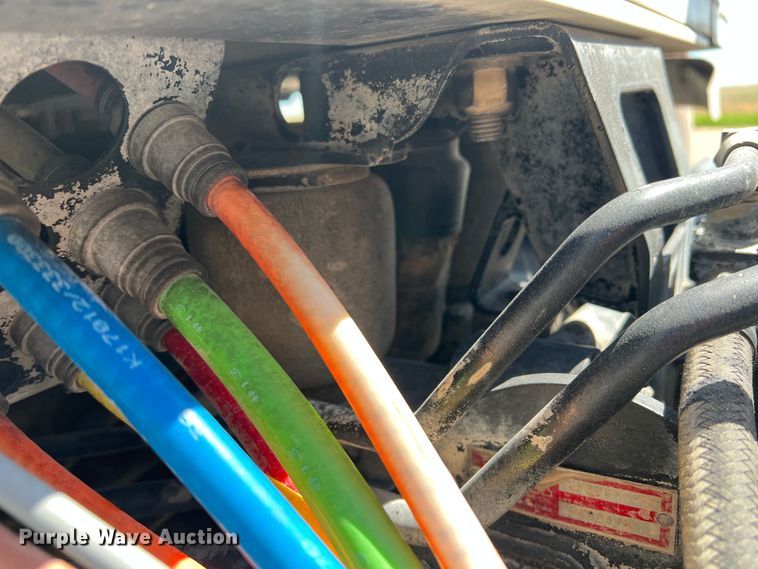 image for item DS8310 2012 Kenworth T800  semi truck