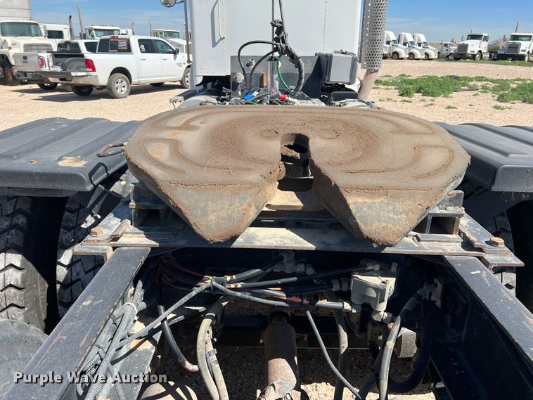 image for item DS8310 2012 Kenworth T800  semi truck