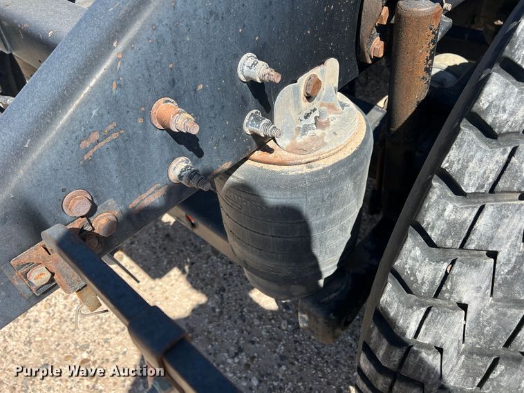 image for item DS8310 2012 Kenworth T800  semi truck