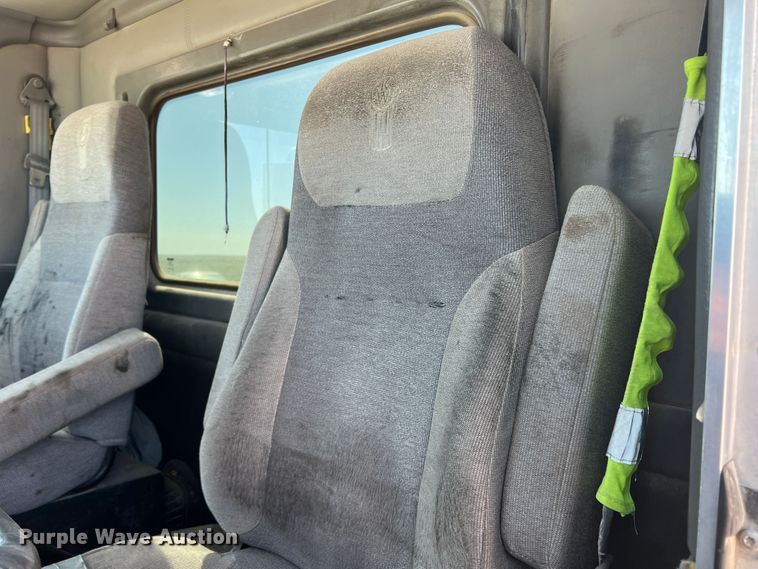 image for item DS8310 2012 Kenworth T800  semi truck