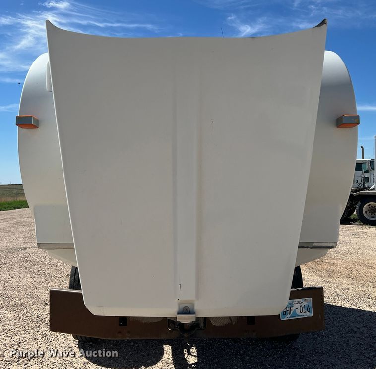 image for item DS8310 2012 Kenworth T800  semi truck