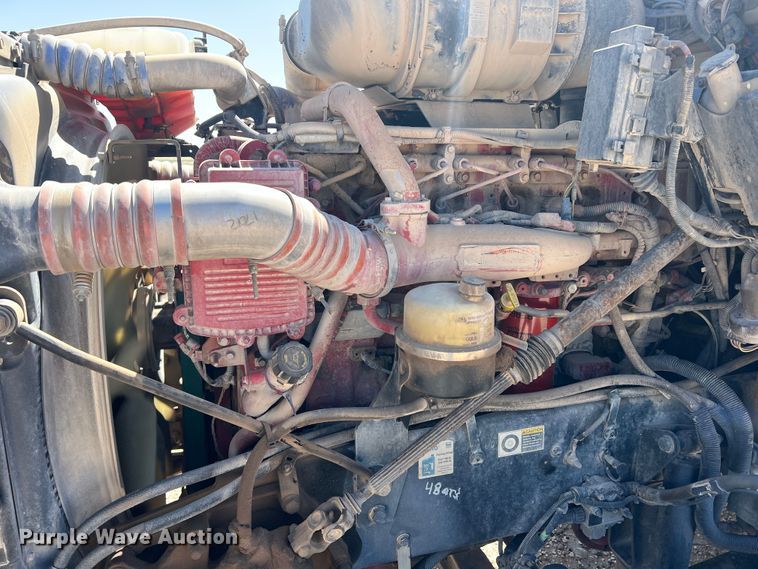 image for item DS8310 2012 Kenworth T800  semi truck