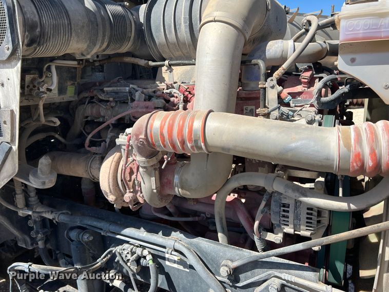 image for item DS8310 2012 Kenworth T800  semi truck