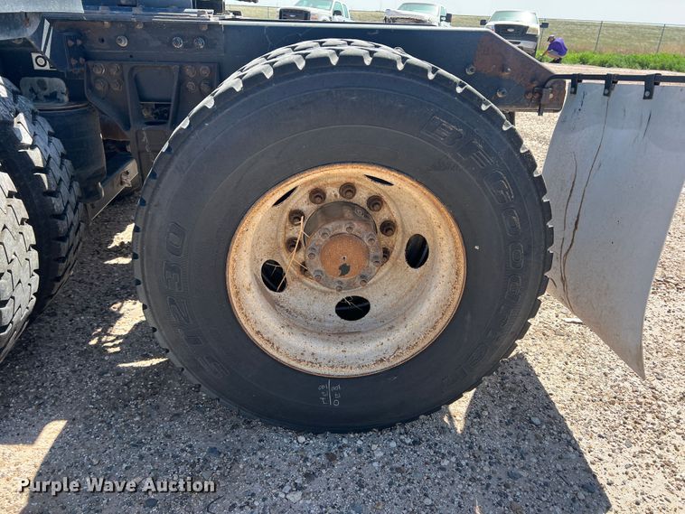 image for item DS8310 2012 Kenworth T800  semi truck