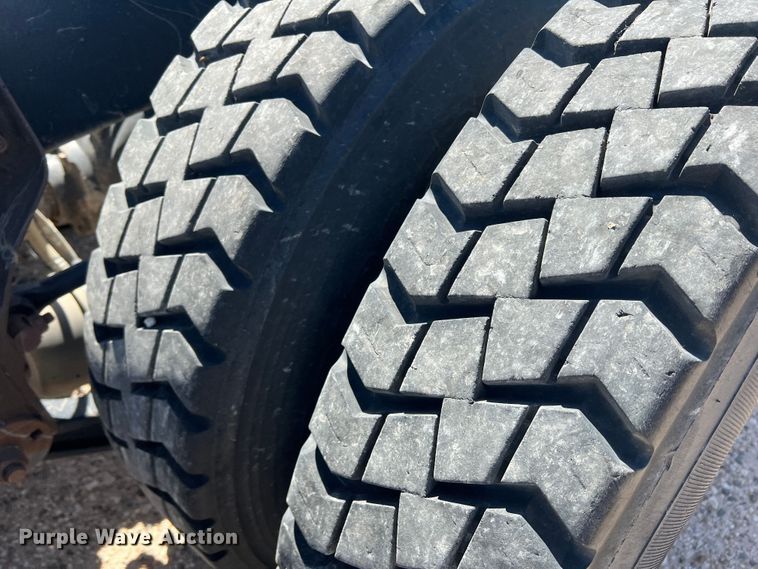 image for item DS8310 2012 Kenworth T800  semi truck