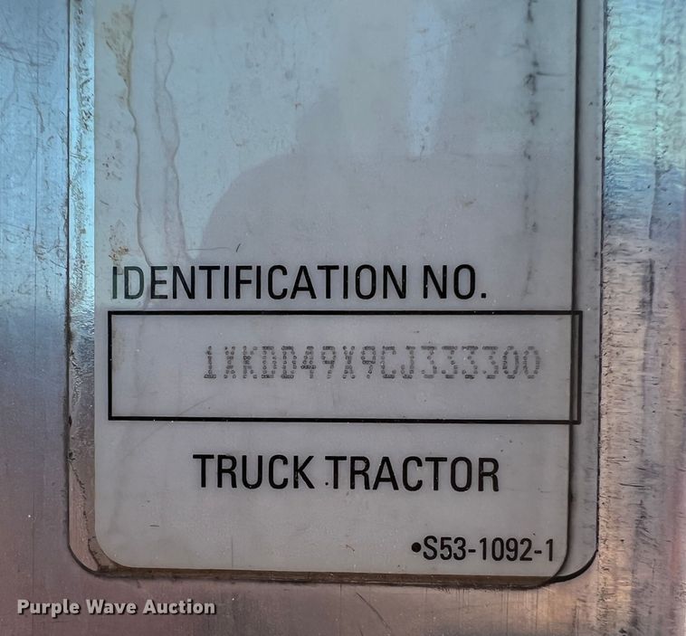 image for item DS8310 2012 Kenworth T800  semi truck