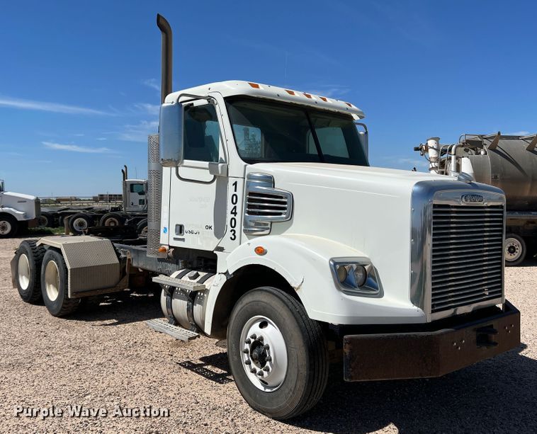 image for item DS8311 2011 Freightliner Coronado  semi truck