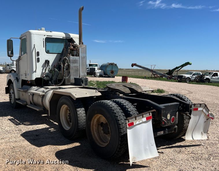 image for item DS8311 2011 Freightliner Coronado  semi truck