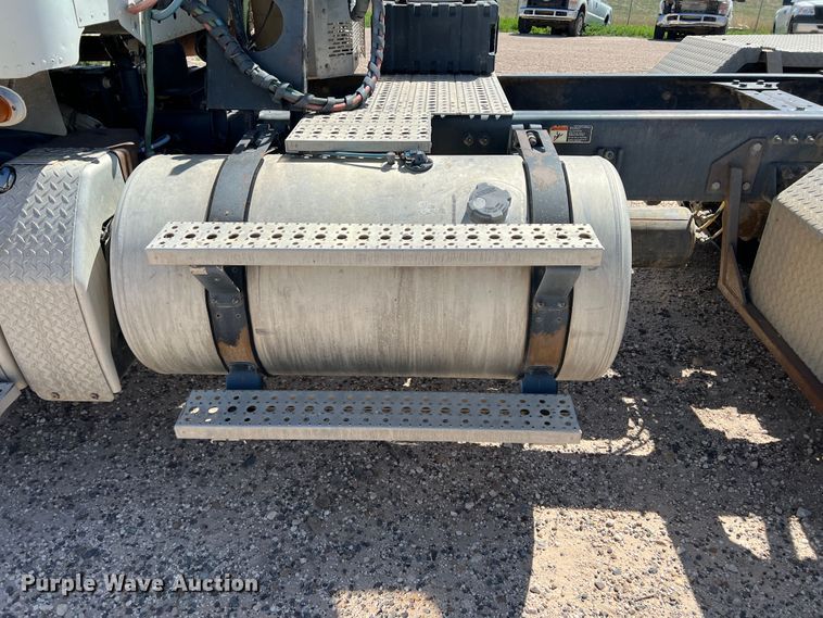 image for item DS8311 2011 Freightliner Coronado  semi truck