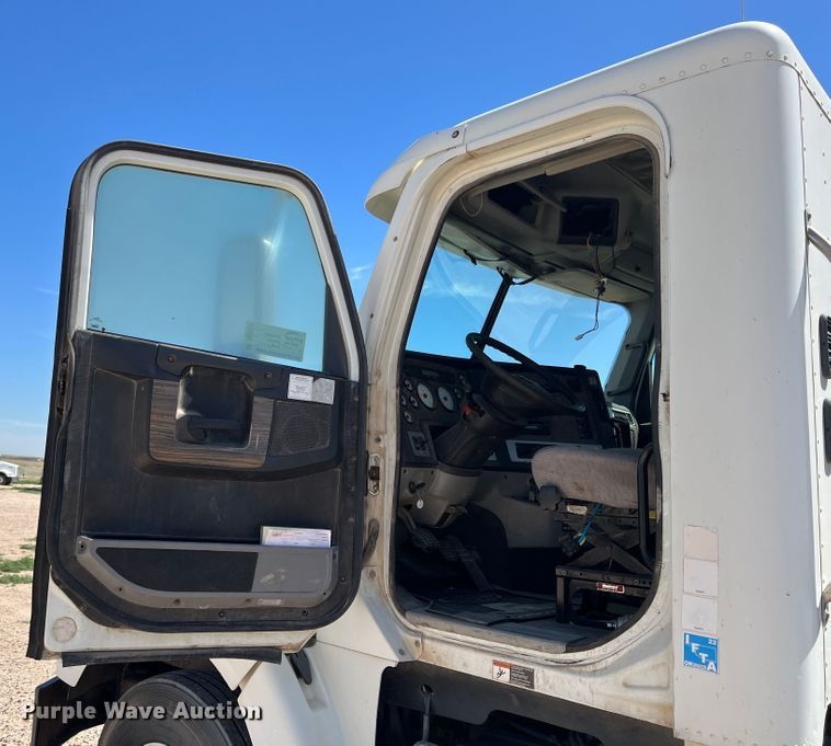 image for item DS8311 2011 Freightliner Coronado  semi truck