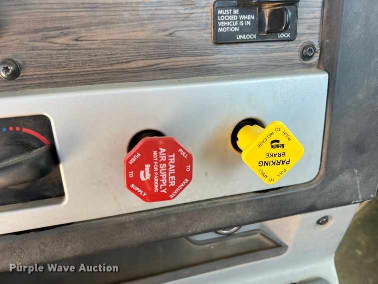 image for item DS8311 2011 Freightliner Coronado  semi truck