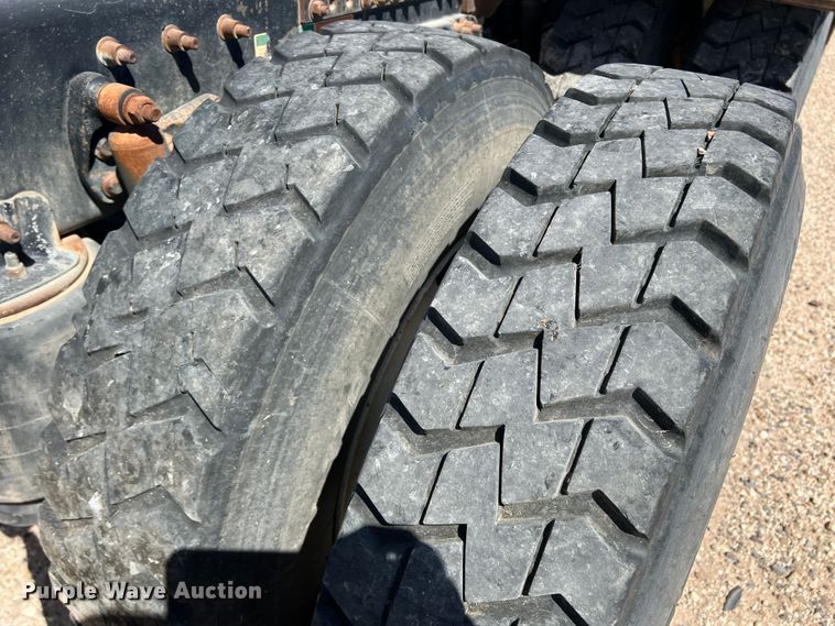 image for item DS8311 2011 Freightliner Coronado  semi truck