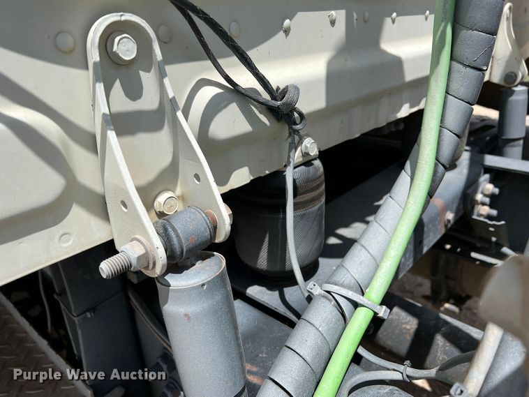 image for item DS8314 2010 Freightliner Cascadia  semi truck