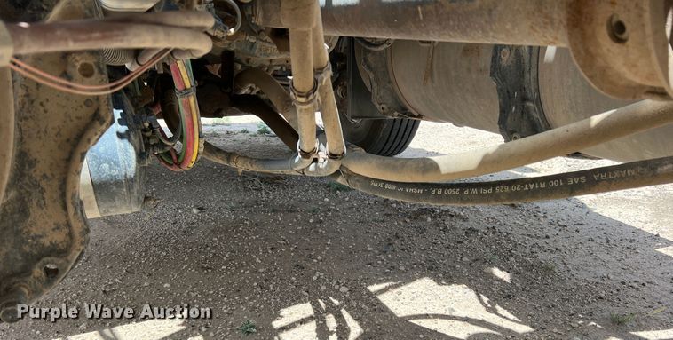 image for item DS8314 2010 Freightliner Cascadia  semi truck