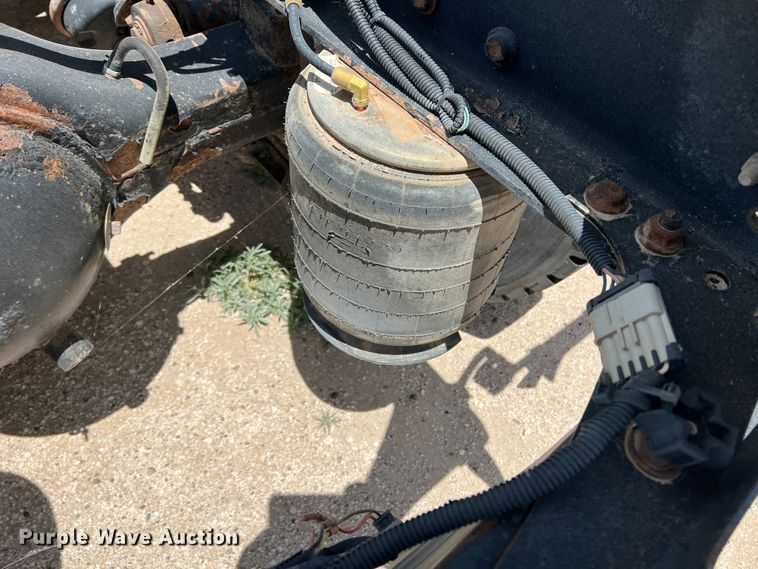 image for item DS8314 2010 Freightliner Cascadia  semi truck