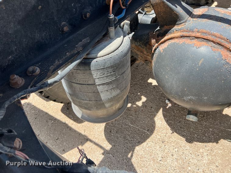 image for item DS8314 2010 Freightliner Cascadia  semi truck