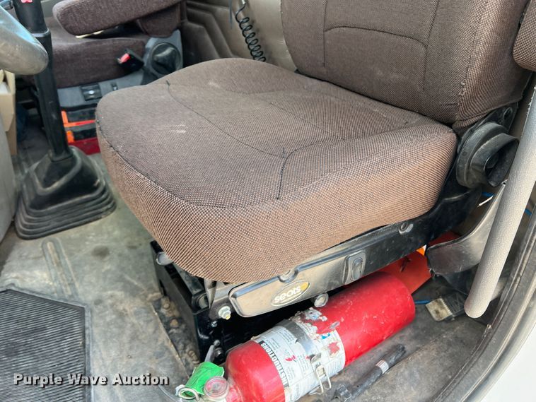 image for item DS8314 2010 Freightliner Cascadia  semi truck