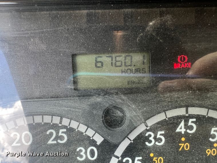 image for item DS8314 2010 Freightliner Cascadia  semi truck