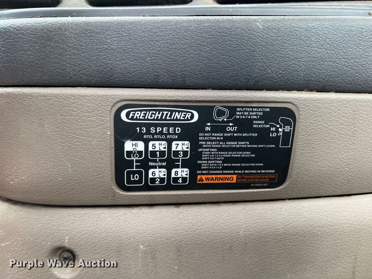 image for item DS8314 2010 Freightliner Cascadia  semi truck